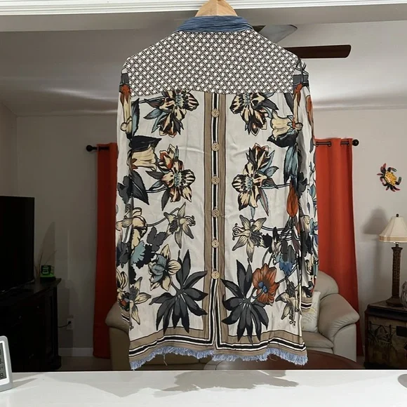 John Mark Women’s Mixed Media Long Sleeve Button Front Raw Hem Blouse Size M - Picture 3 of 6